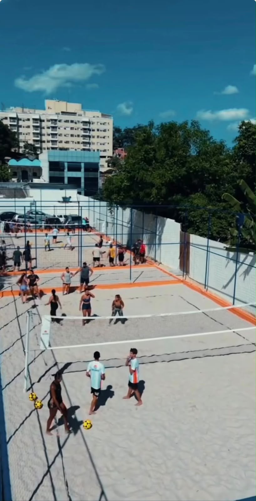 As duas quadras de areia da Solaris Arena Club
